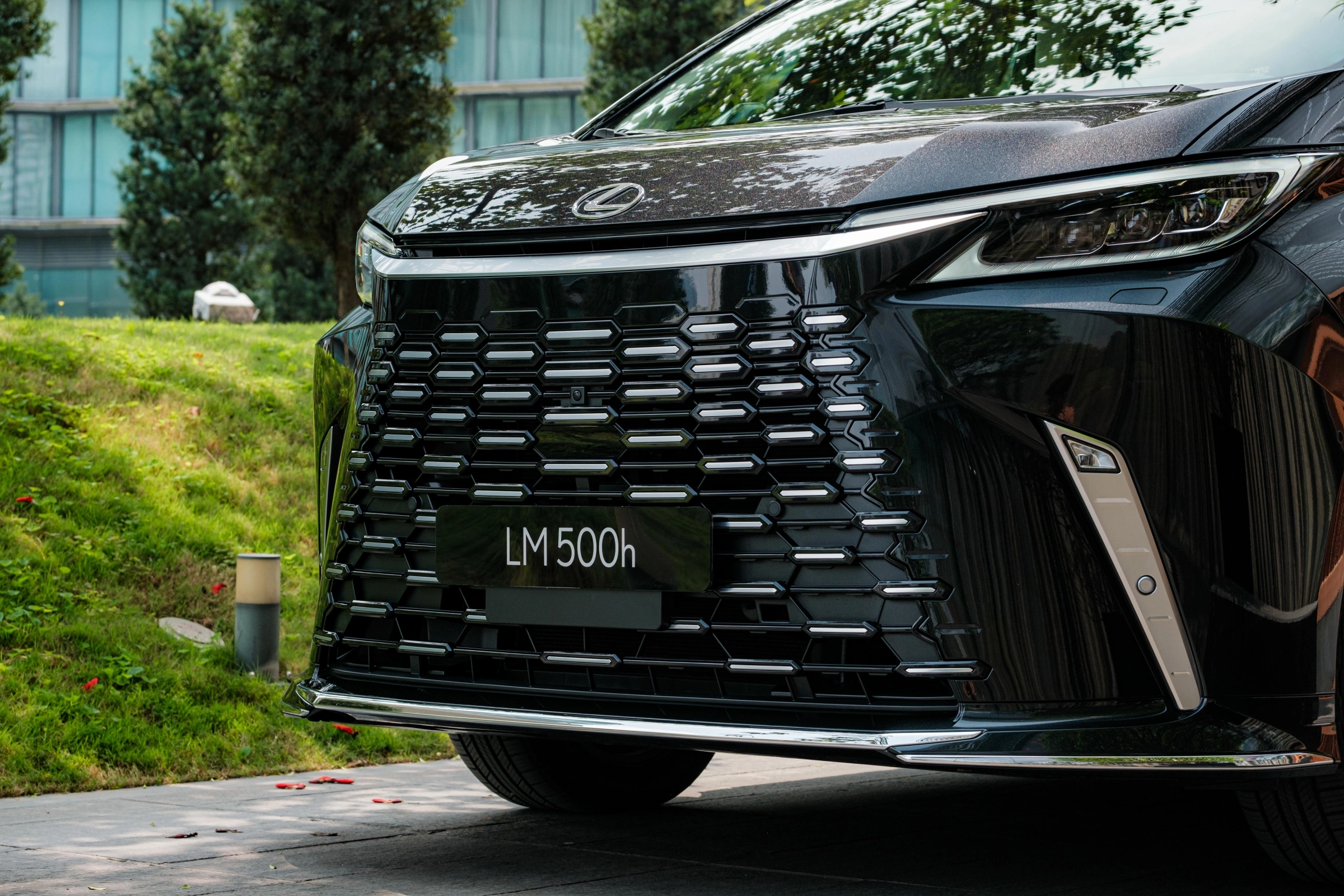 Lexus LM 2026 14