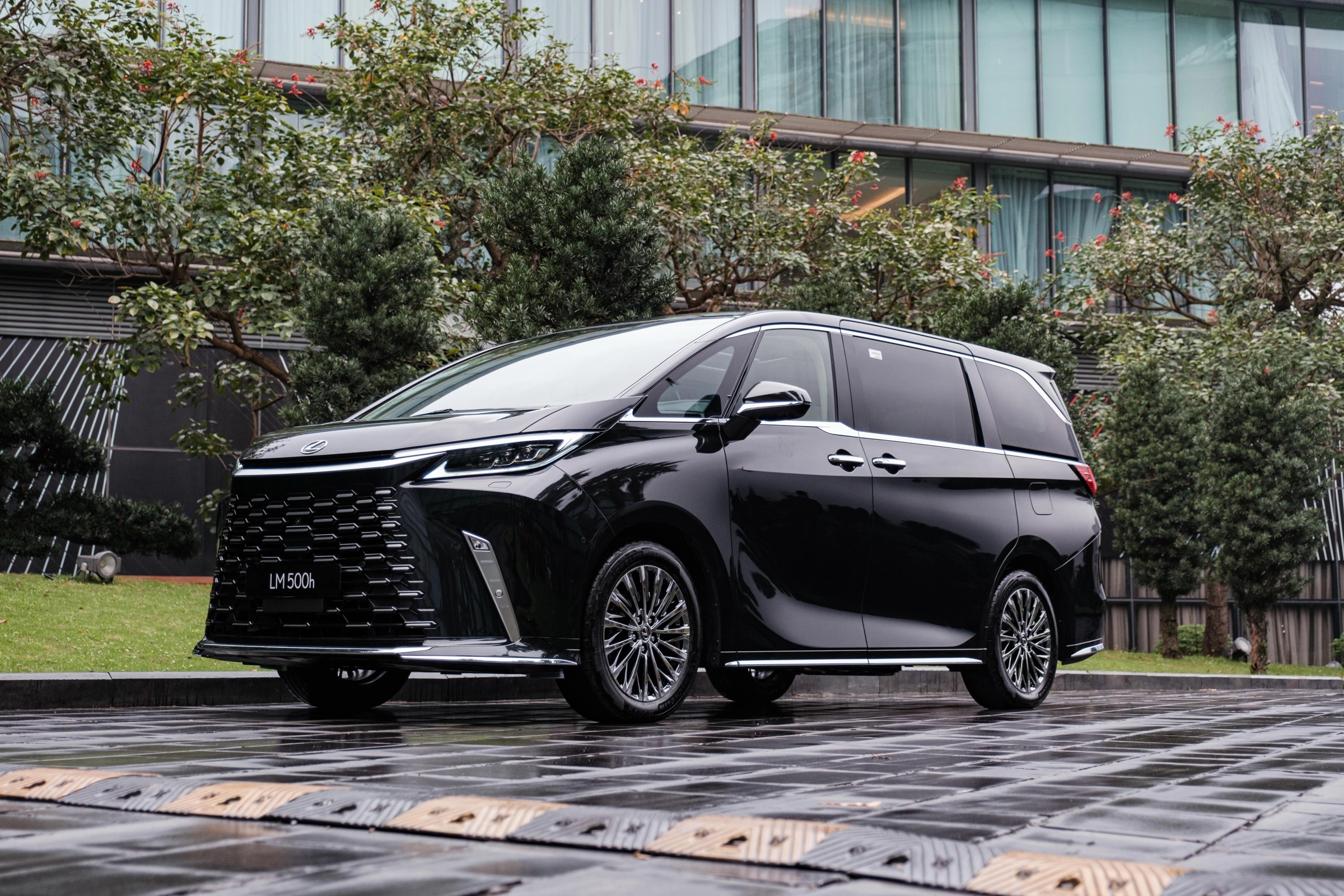 Lexus LM 2026 7