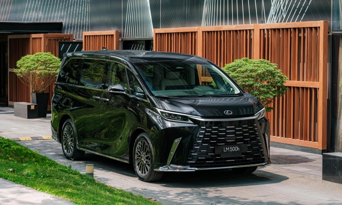 Lexus LM 2026 48