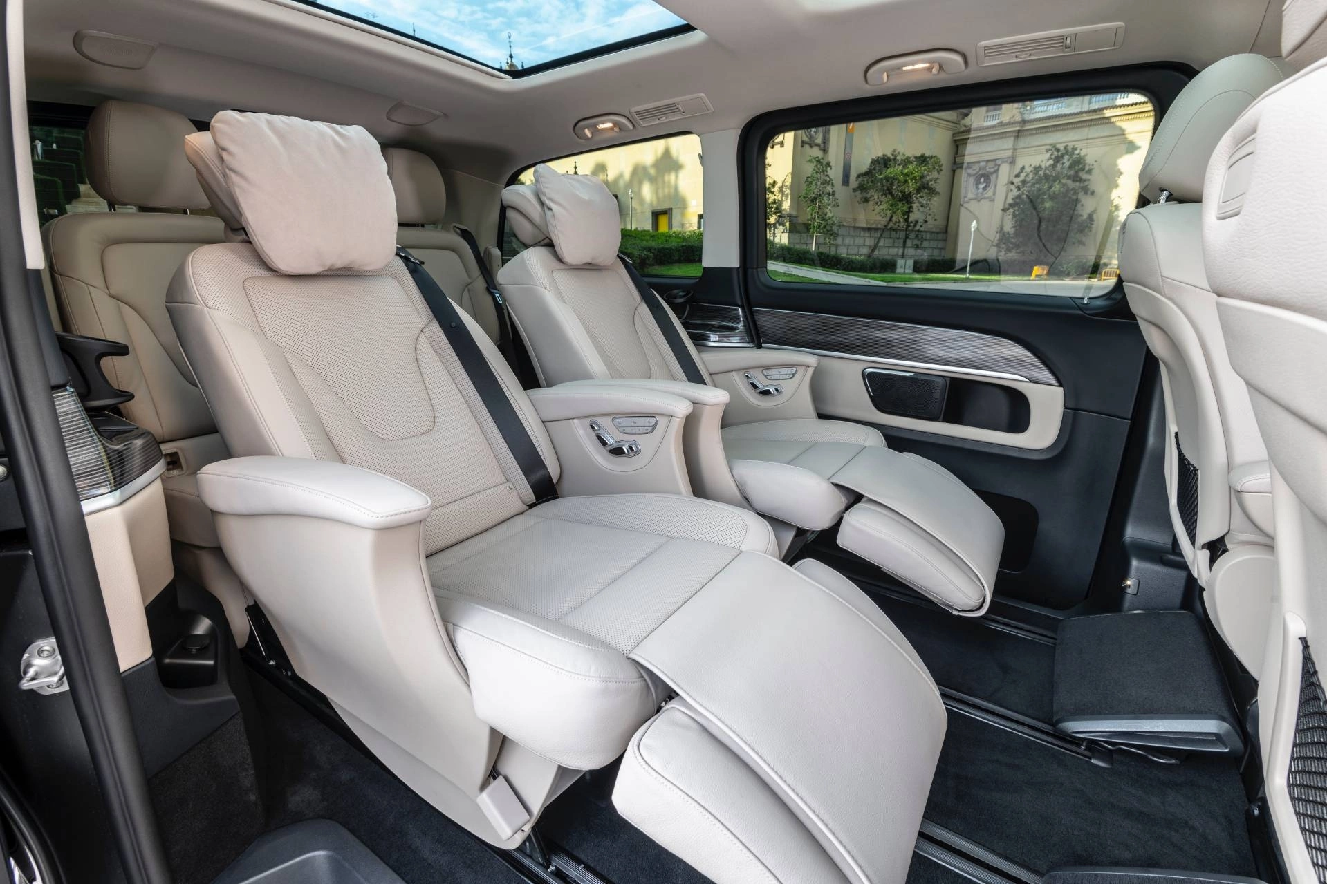 Mercedes V-Class 2026 11