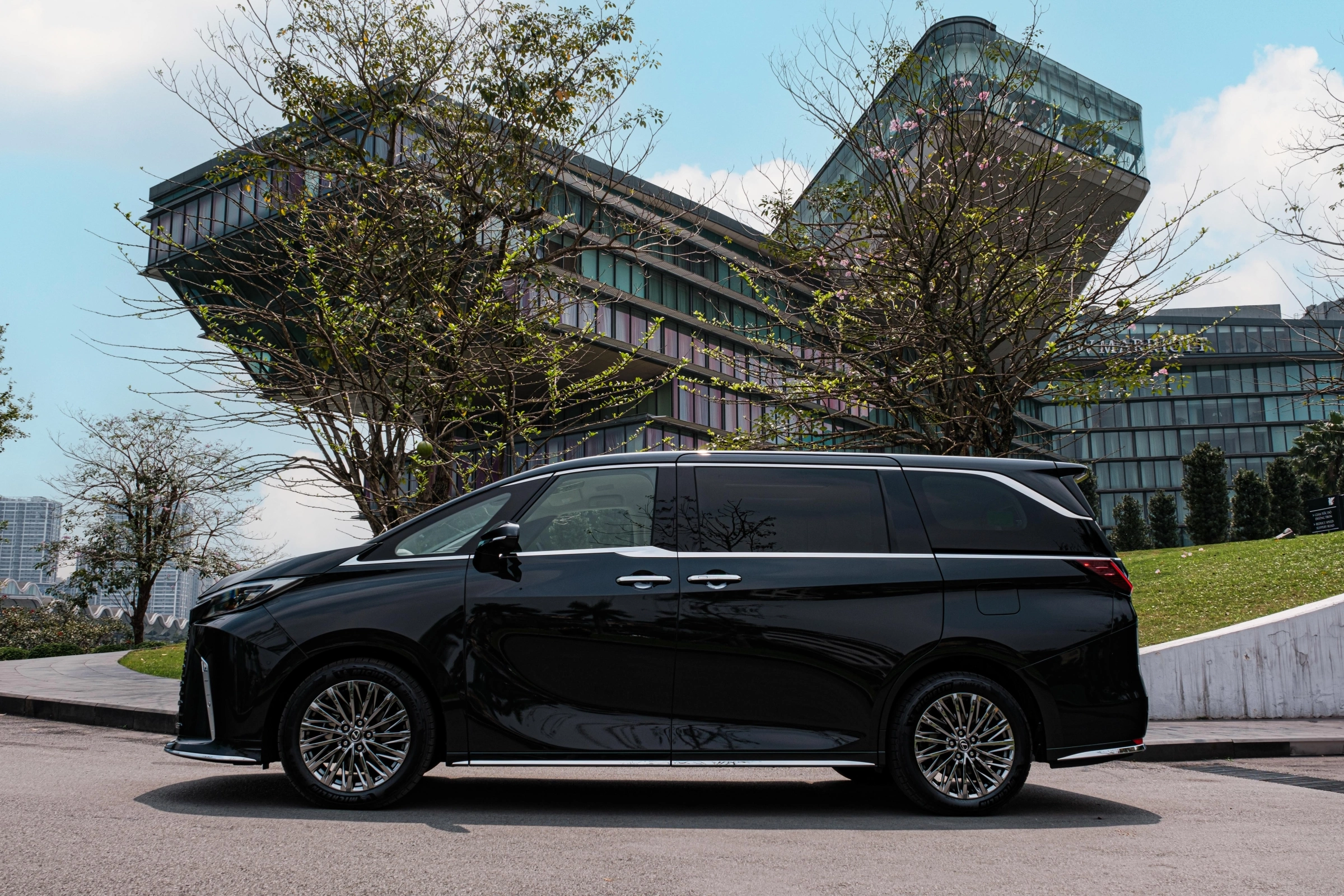 Lexus LM 2026 10