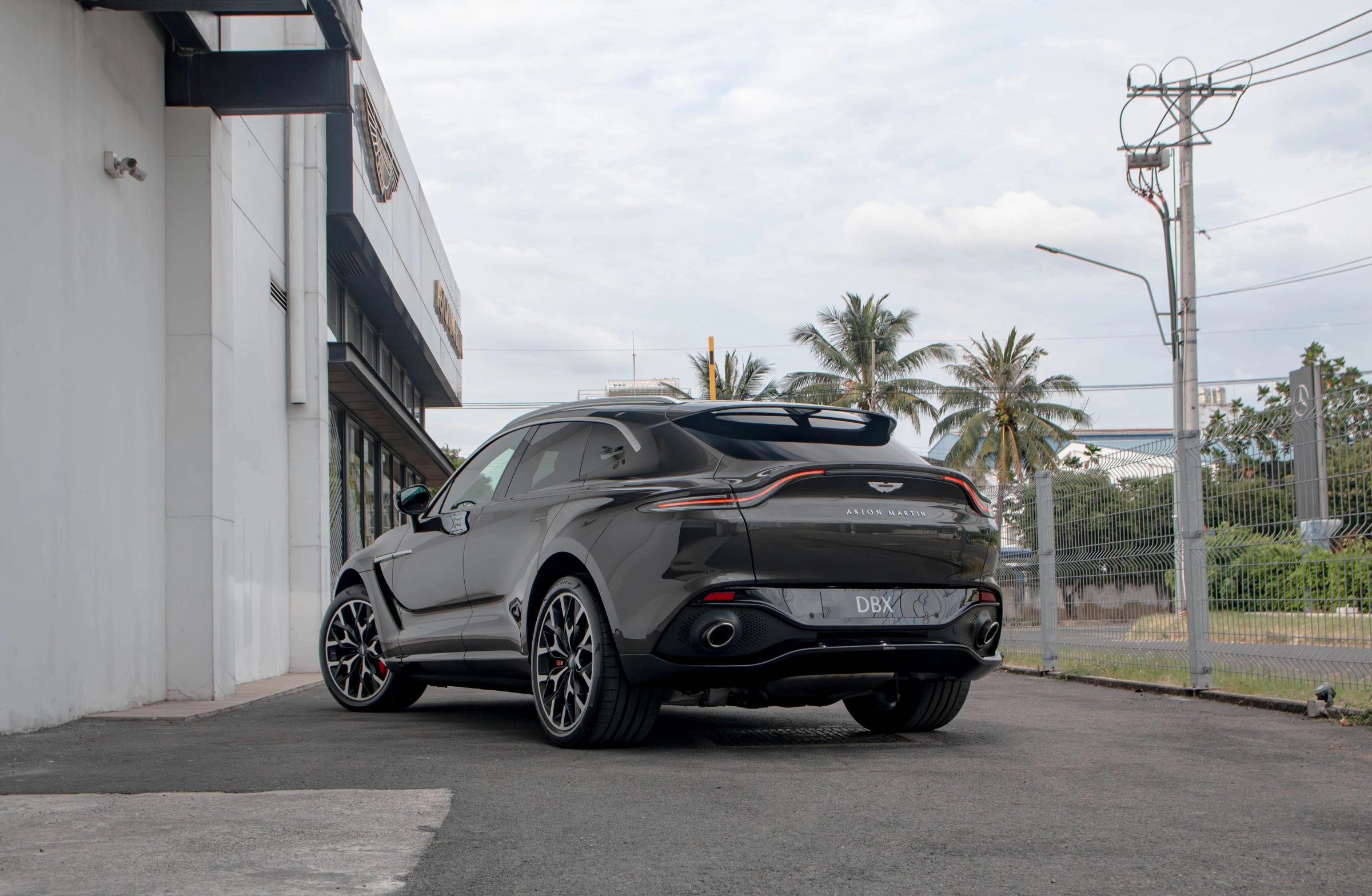 Aston Martin DBX 2026 3