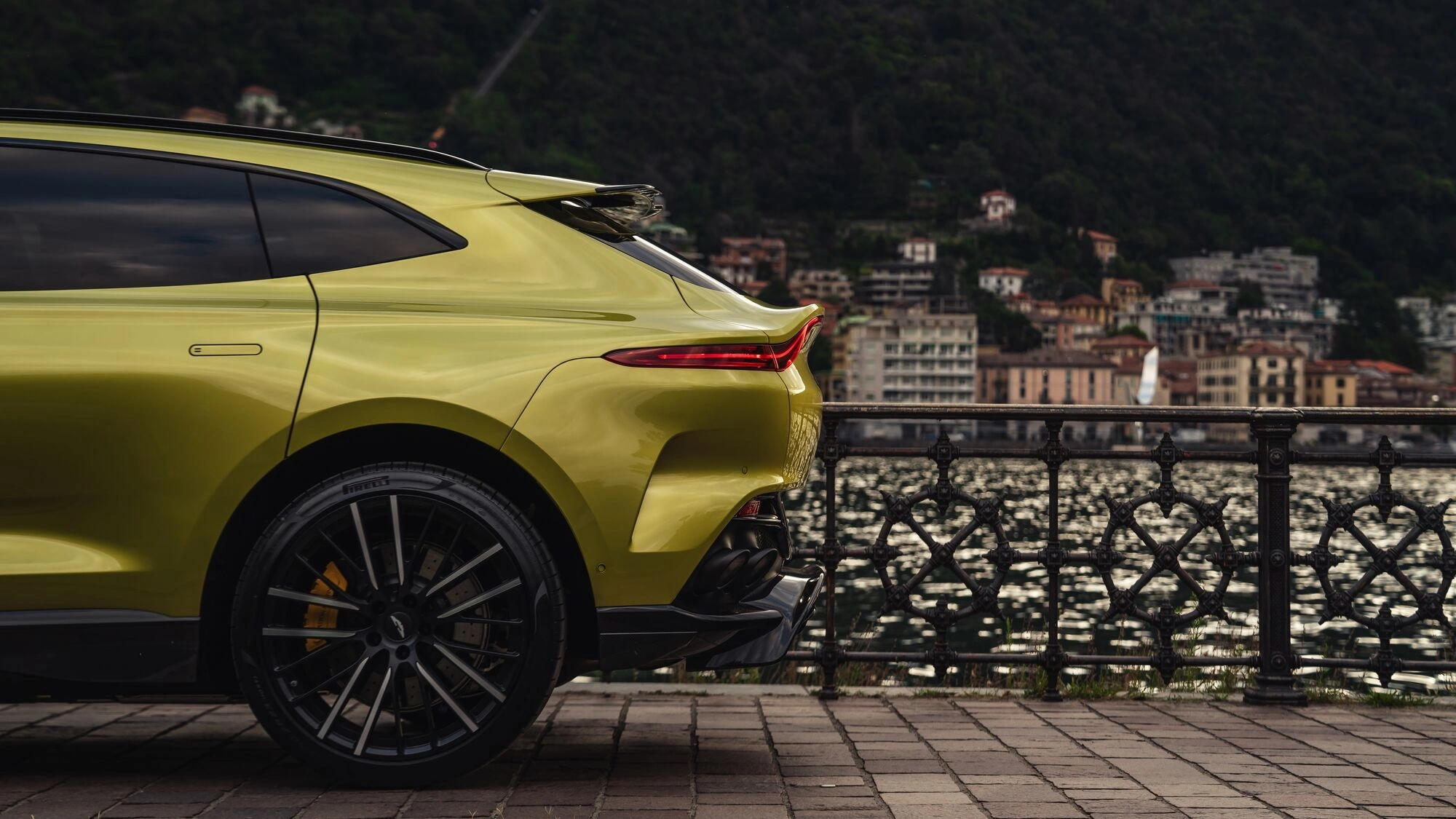Aston Martin DBX 2026 9