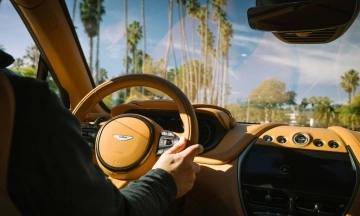 Aston Martin DBX 2026 28