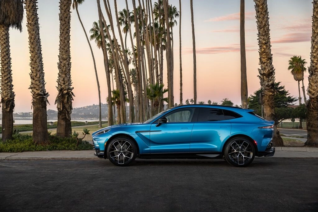 Aston Martin DBX 2026 10