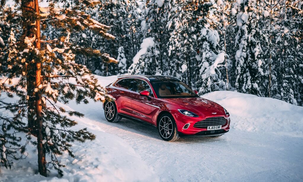 Aston Martin DBX 2026 14