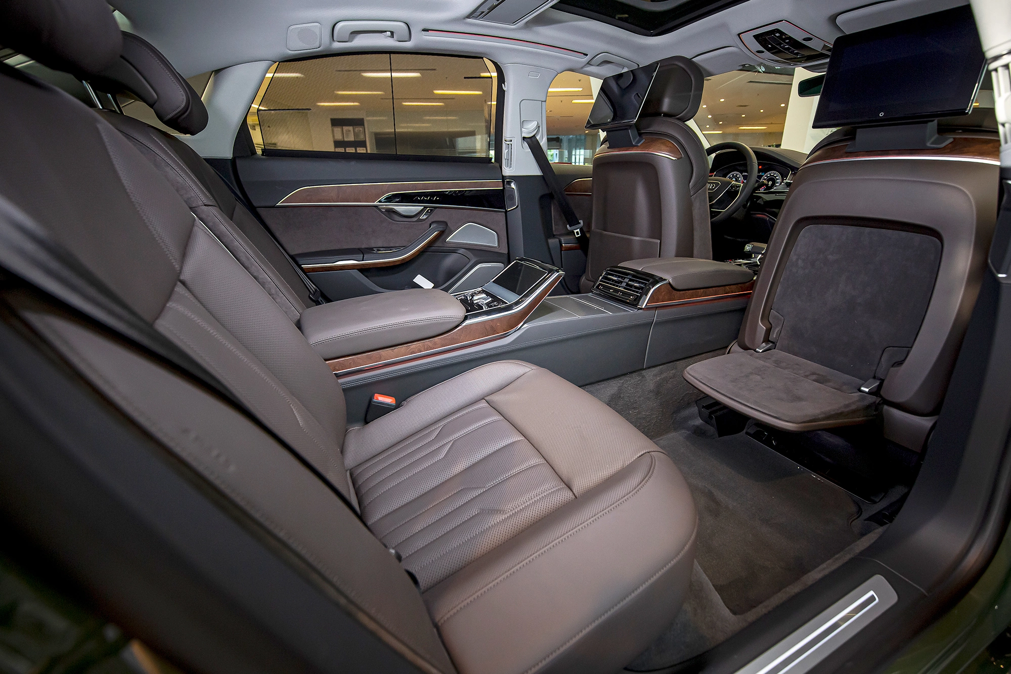 Audi A8L 2026 11