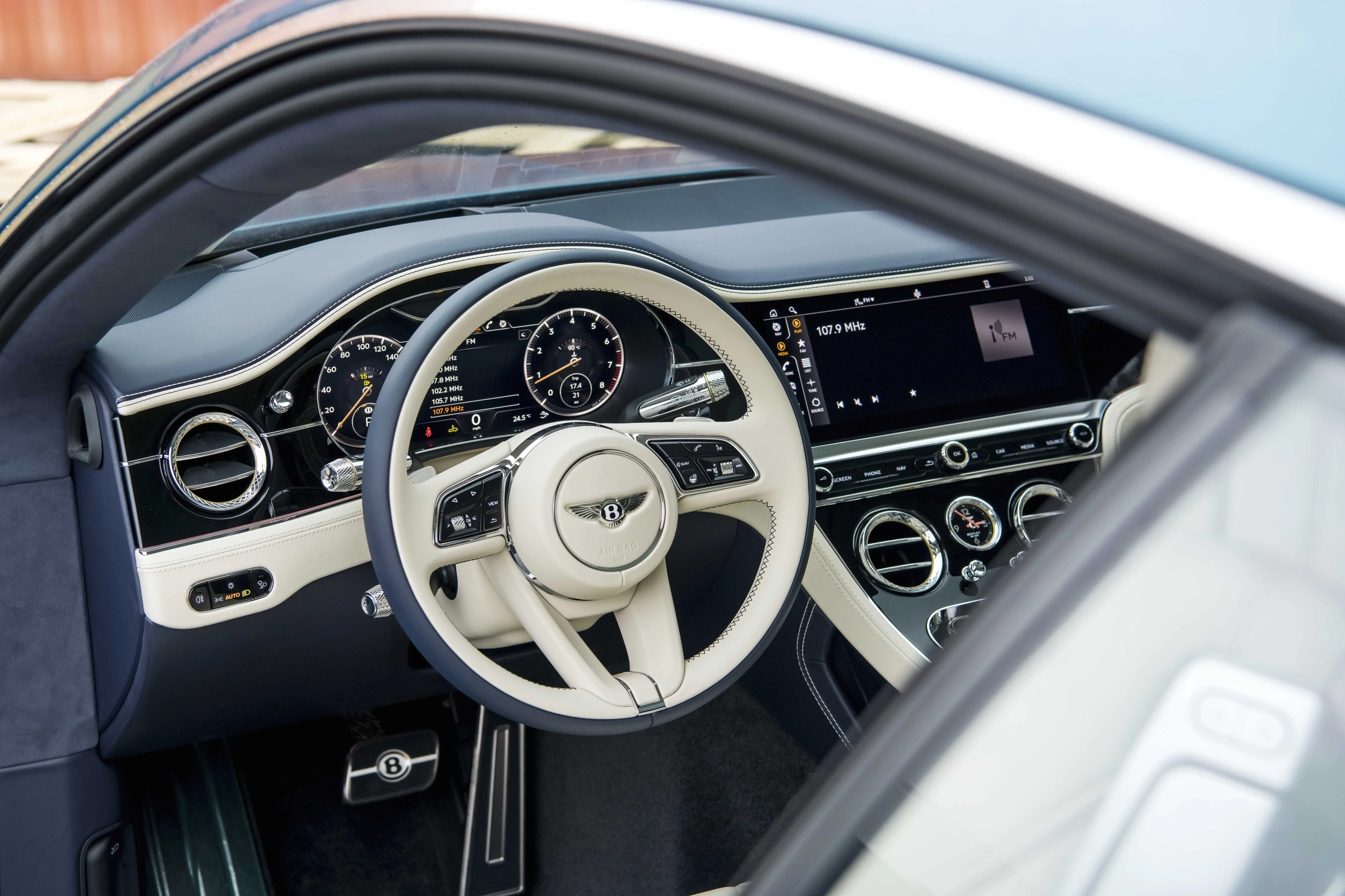 Bentley Continental 2026 29