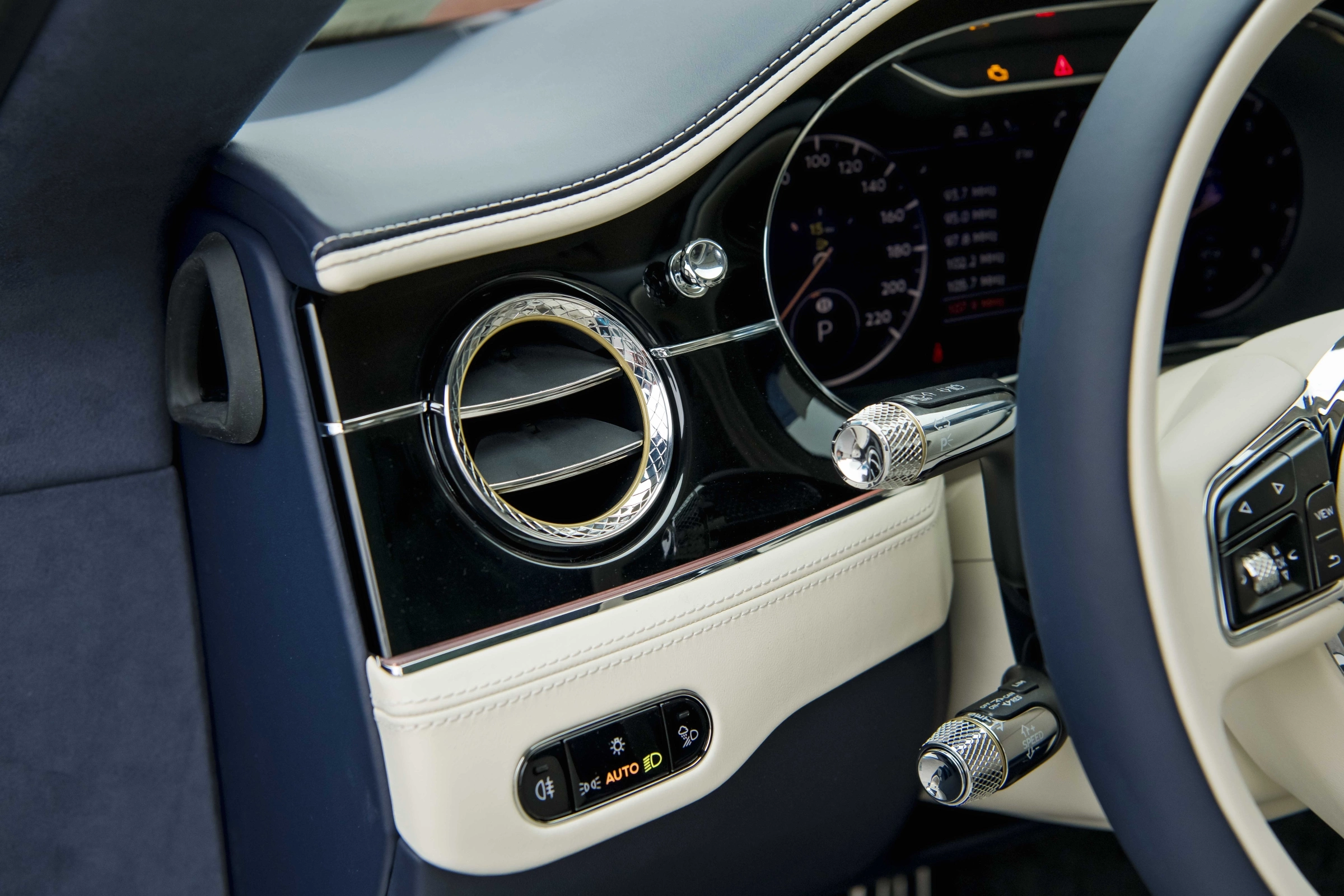 Bentley Continental 2026 32
