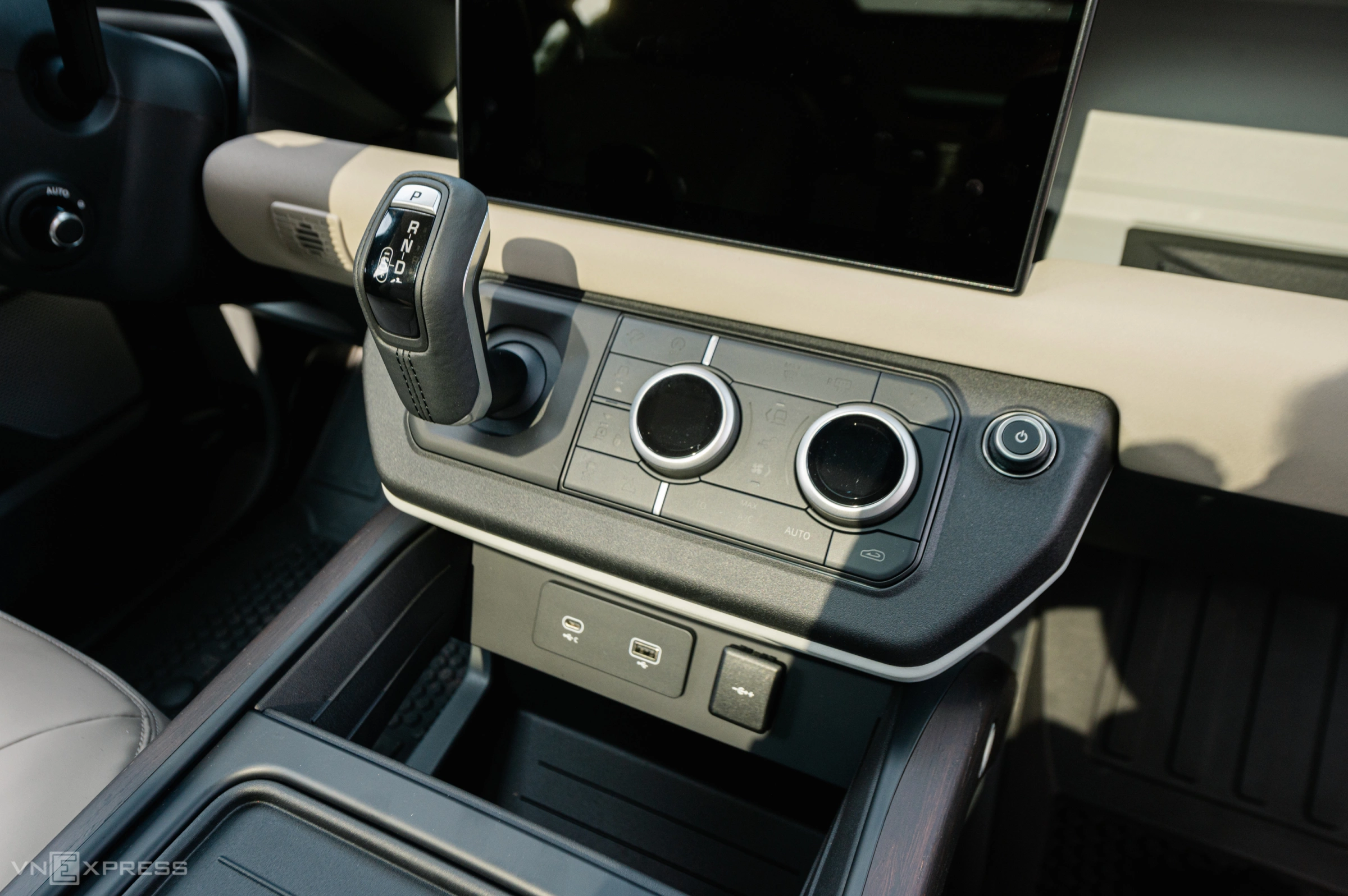 Land Rover Defender 130 2026 10