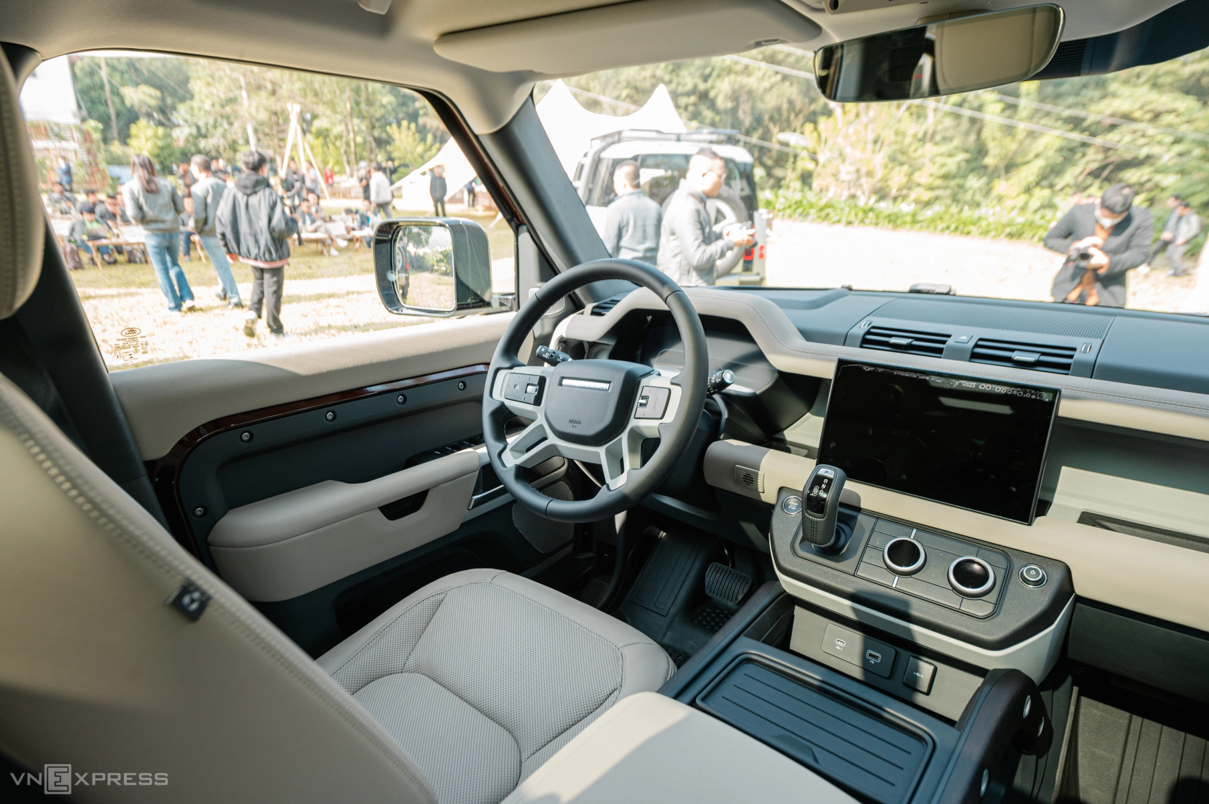 Land Rover Defender 130 2026 9