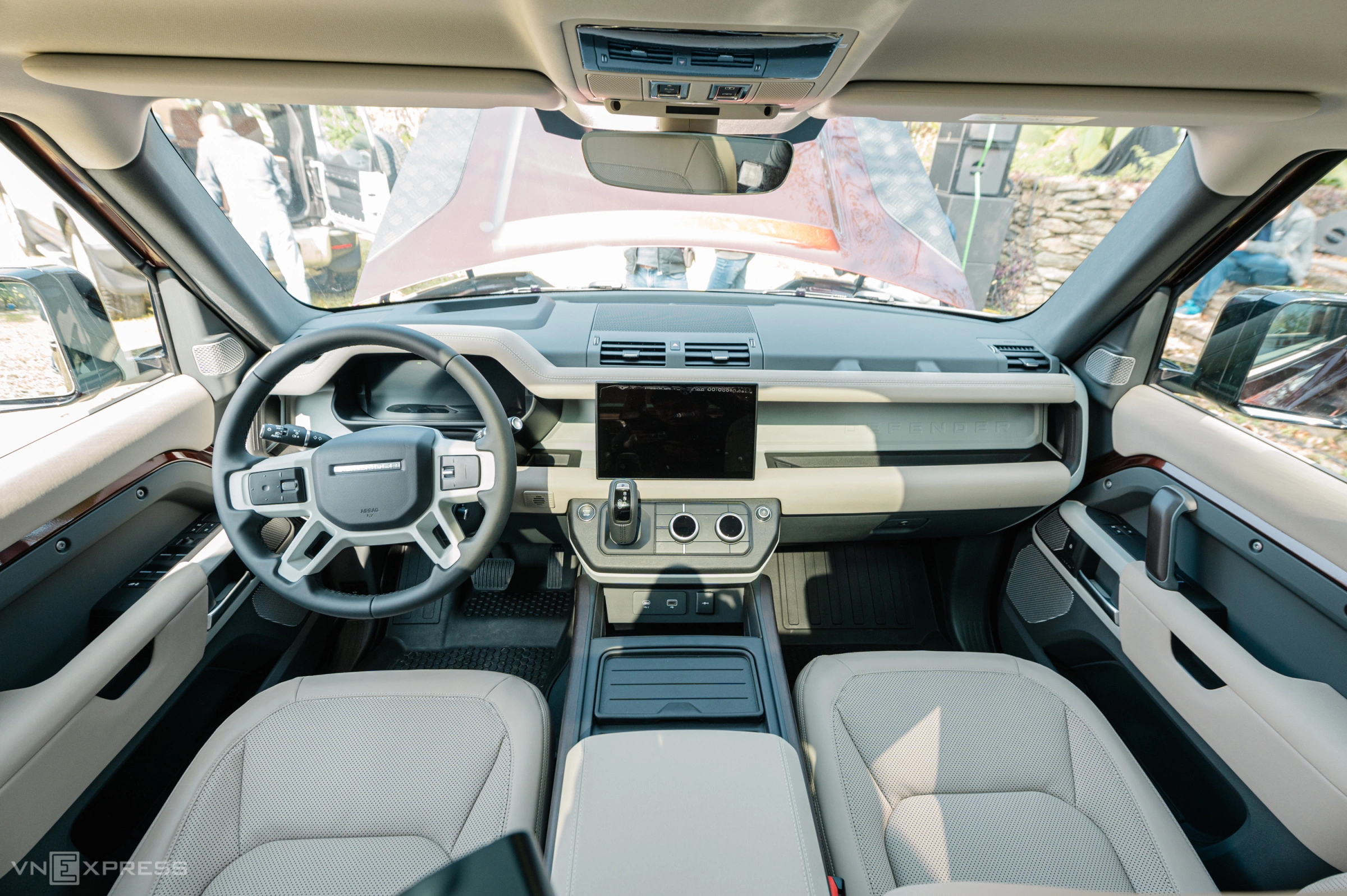 Land Rover Defender 130 2026 8
