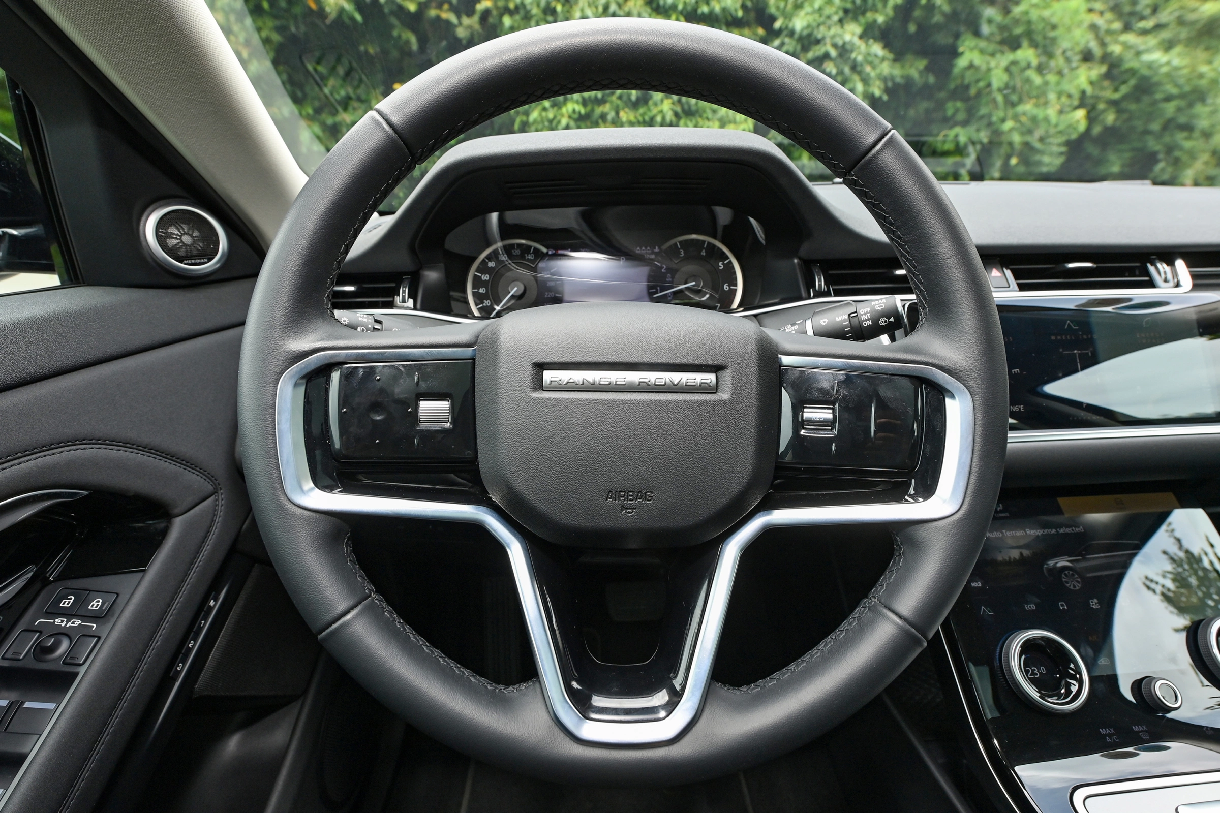 Land Rover Range Rover Evoque 2026 11