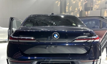 BMW Series 7 2026 27