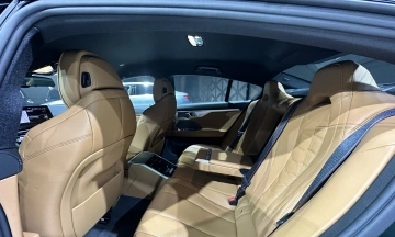 BMW Series 8 2026 28