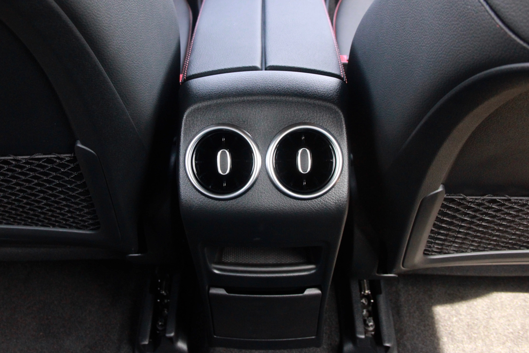 Mercedes EQB 2026 8
