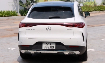 Mercedes EQE SUV 2026 16