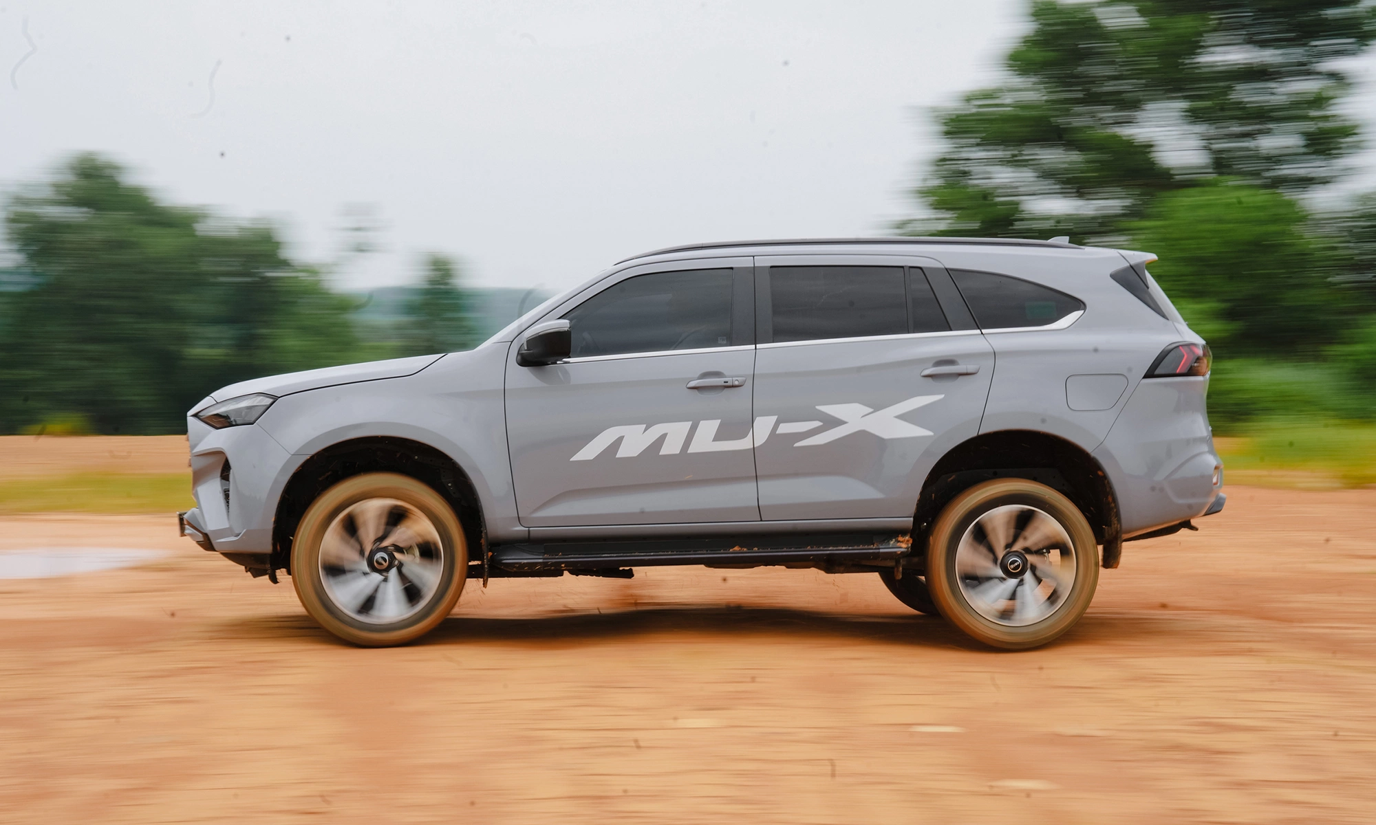 Isuzu mu-X 2026 6