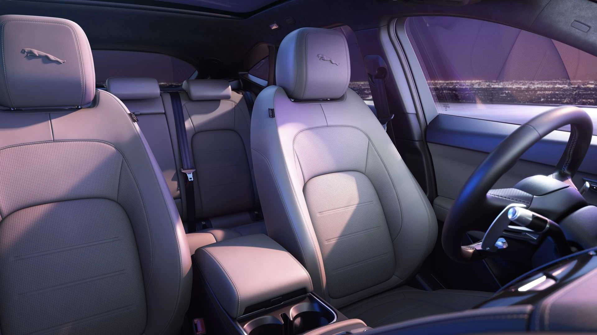 Jaguar E-Pace 2026 13