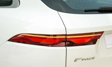 Jaguar F-Pace 2026 23