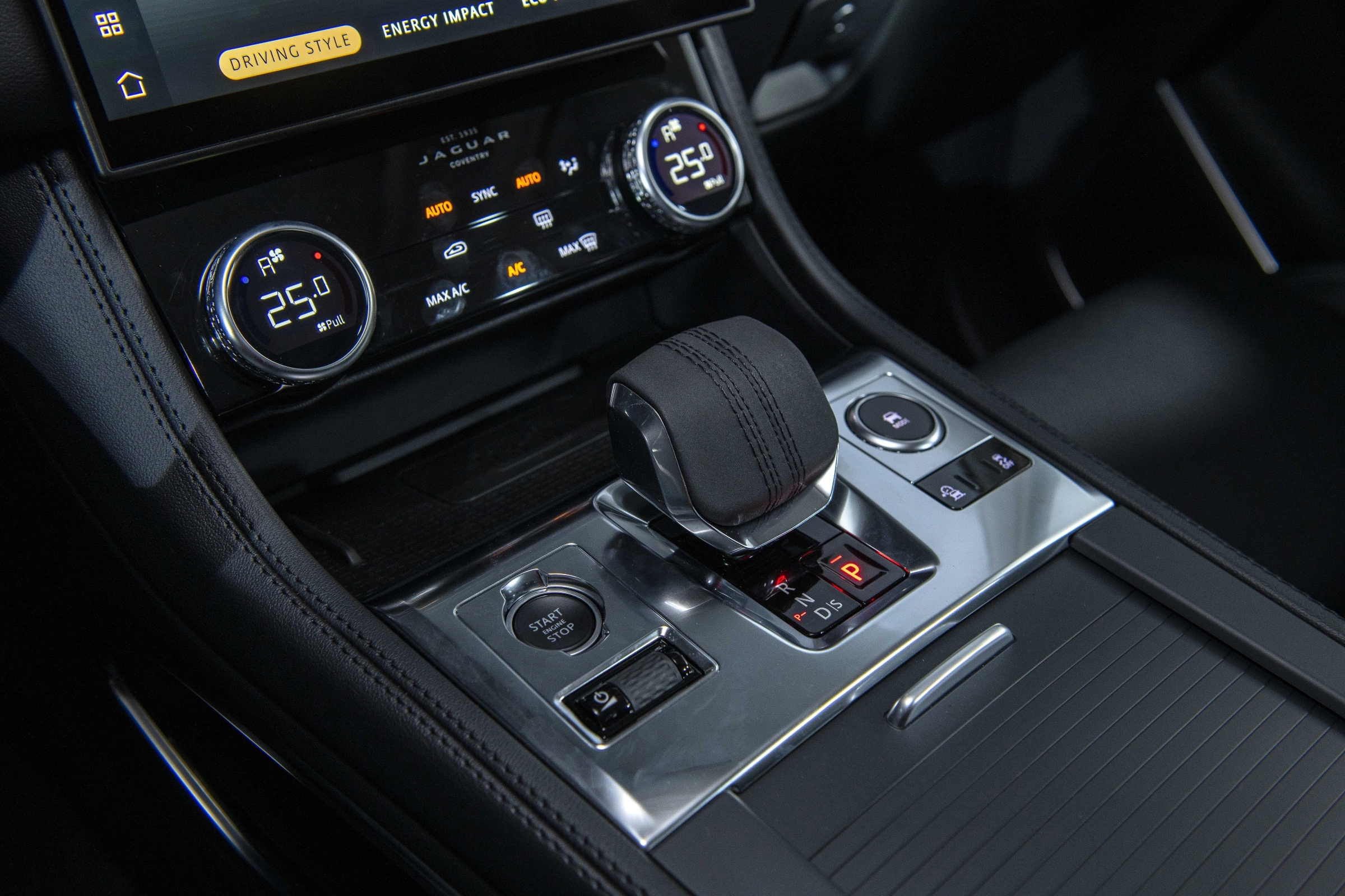 Jaguar F-Pace 2026 17