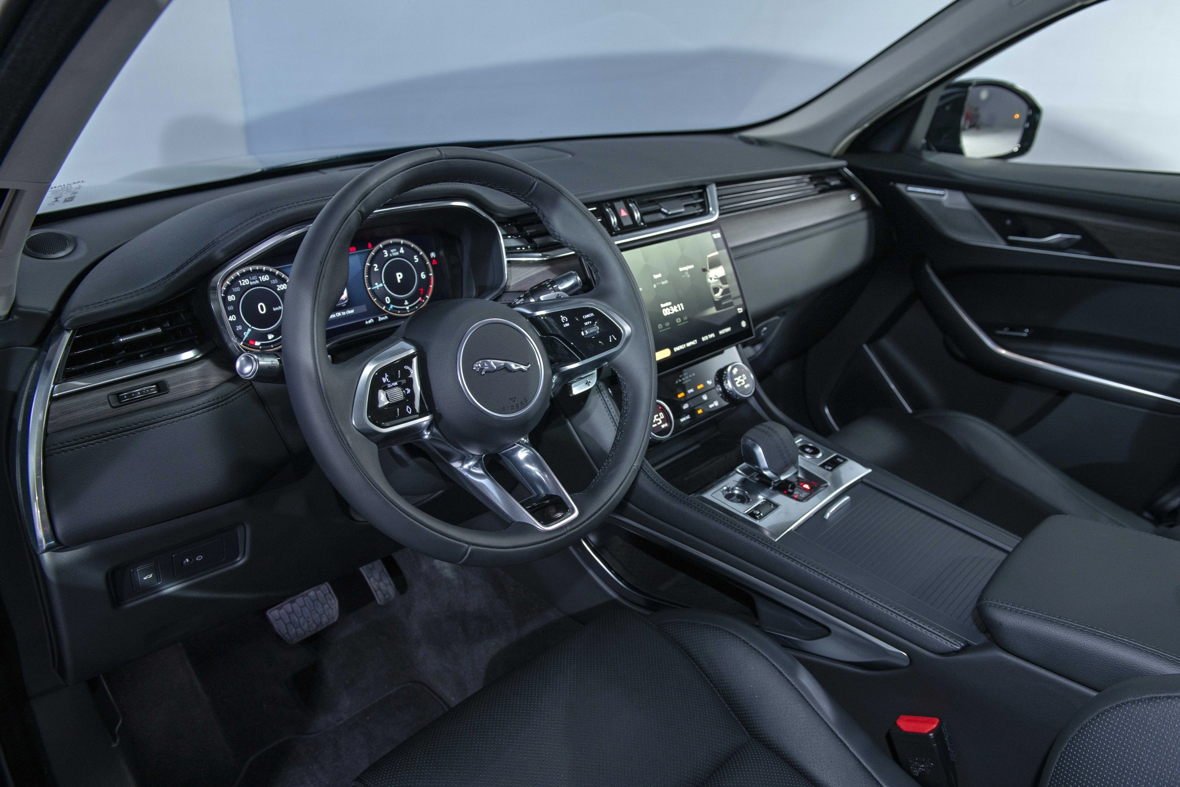 Jaguar F-Pace 2026 18