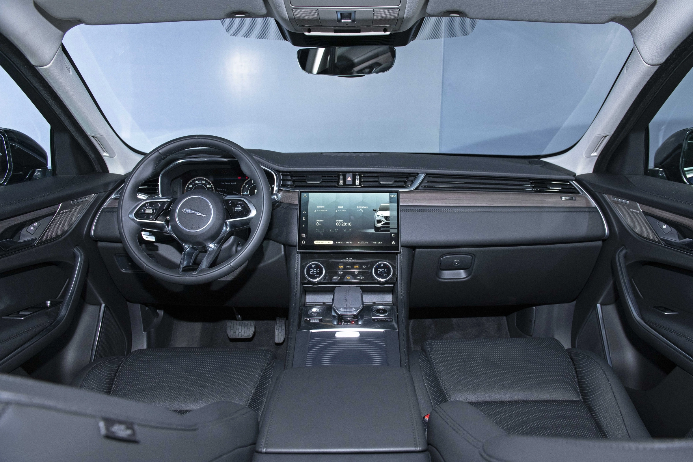 Jaguar F-Pace 2026 11
