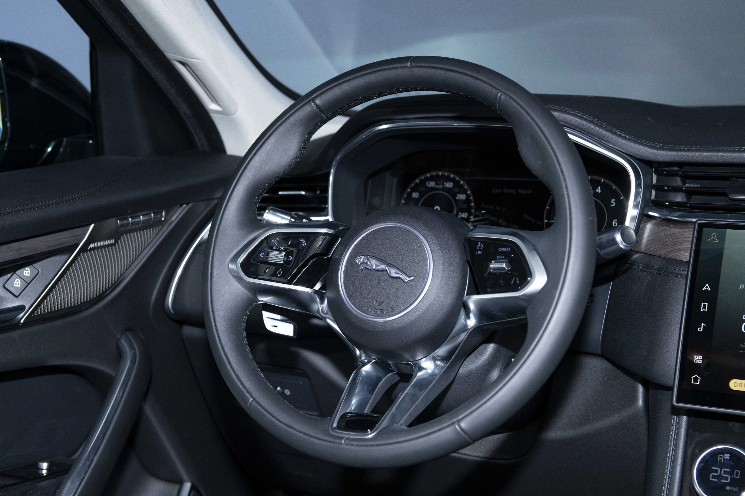 Jaguar F-Pace 2026 12