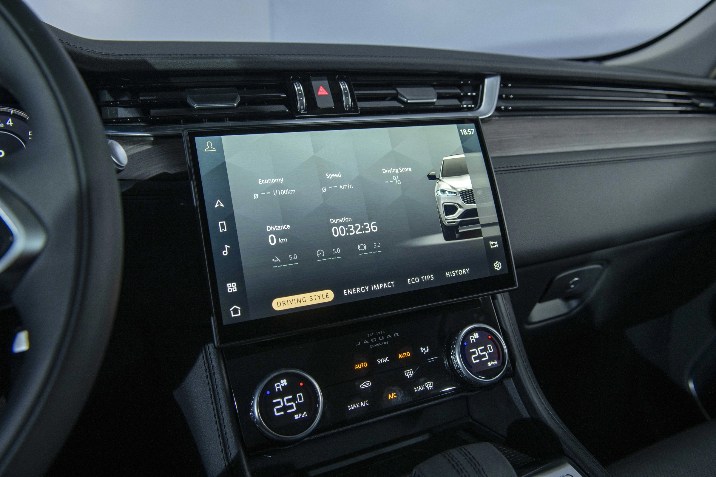 Jaguar F-Pace 2026 16