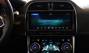 Jaguar XE 2026 39