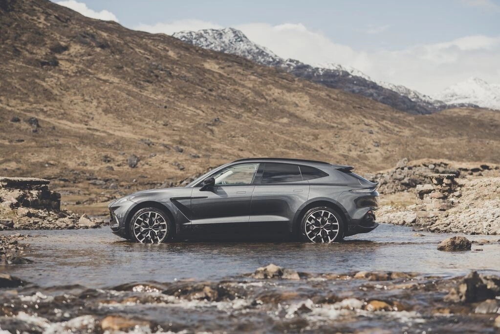 Aston Martin DBX 2026 3