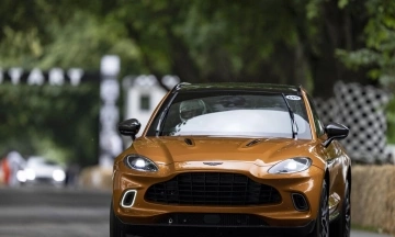 Aston Martin DBX 2026 20