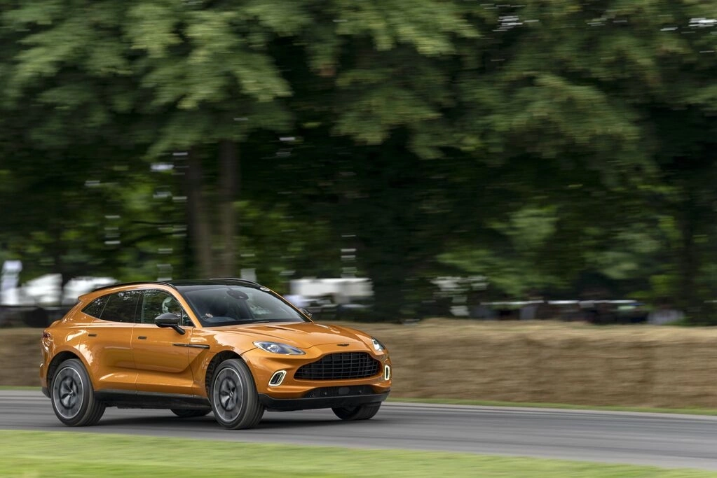 Aston Martin DBX 2026 7