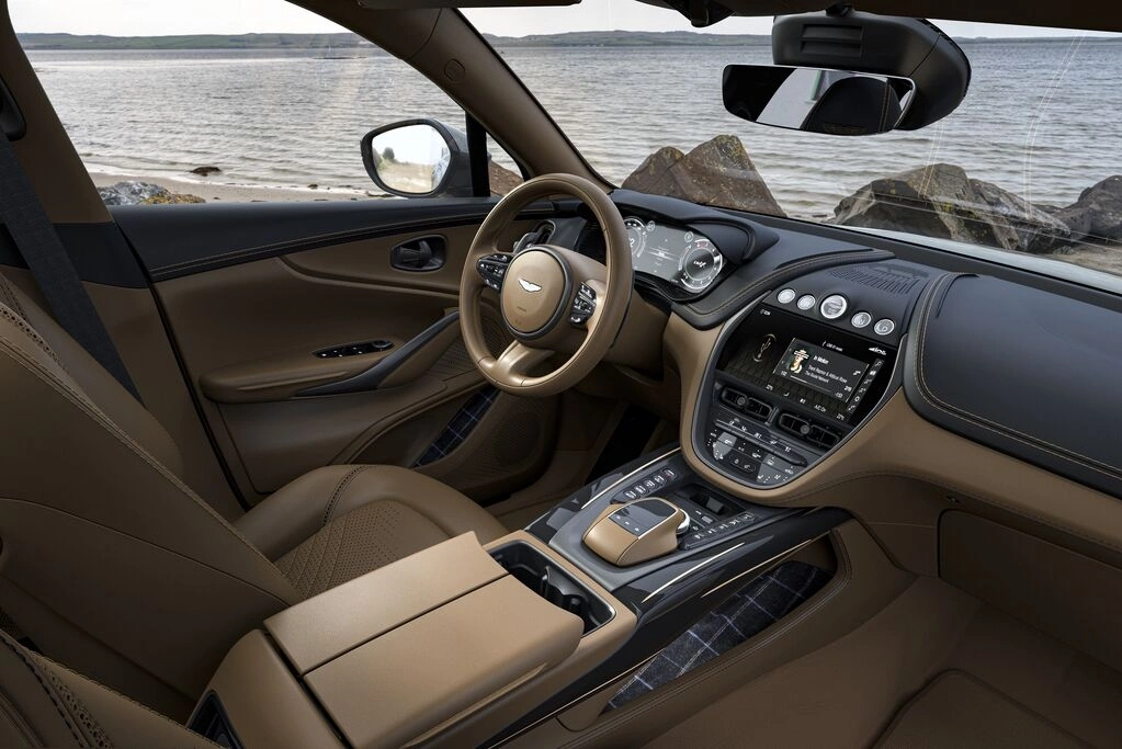 Aston Martin DBX 2026 11