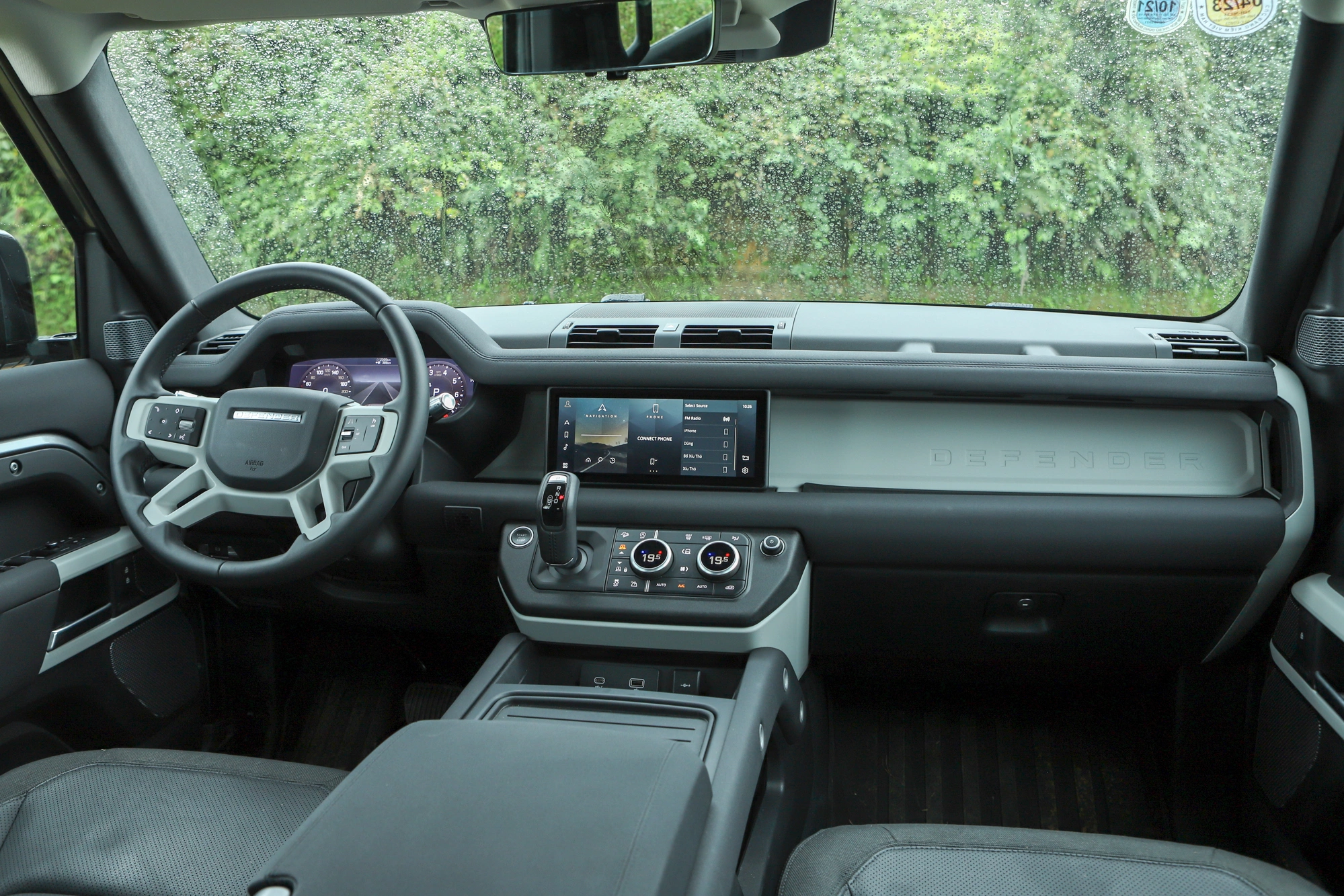 Land Rover Defender 130 2026 5