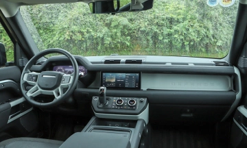 Land Rover Defender 130 2026 15