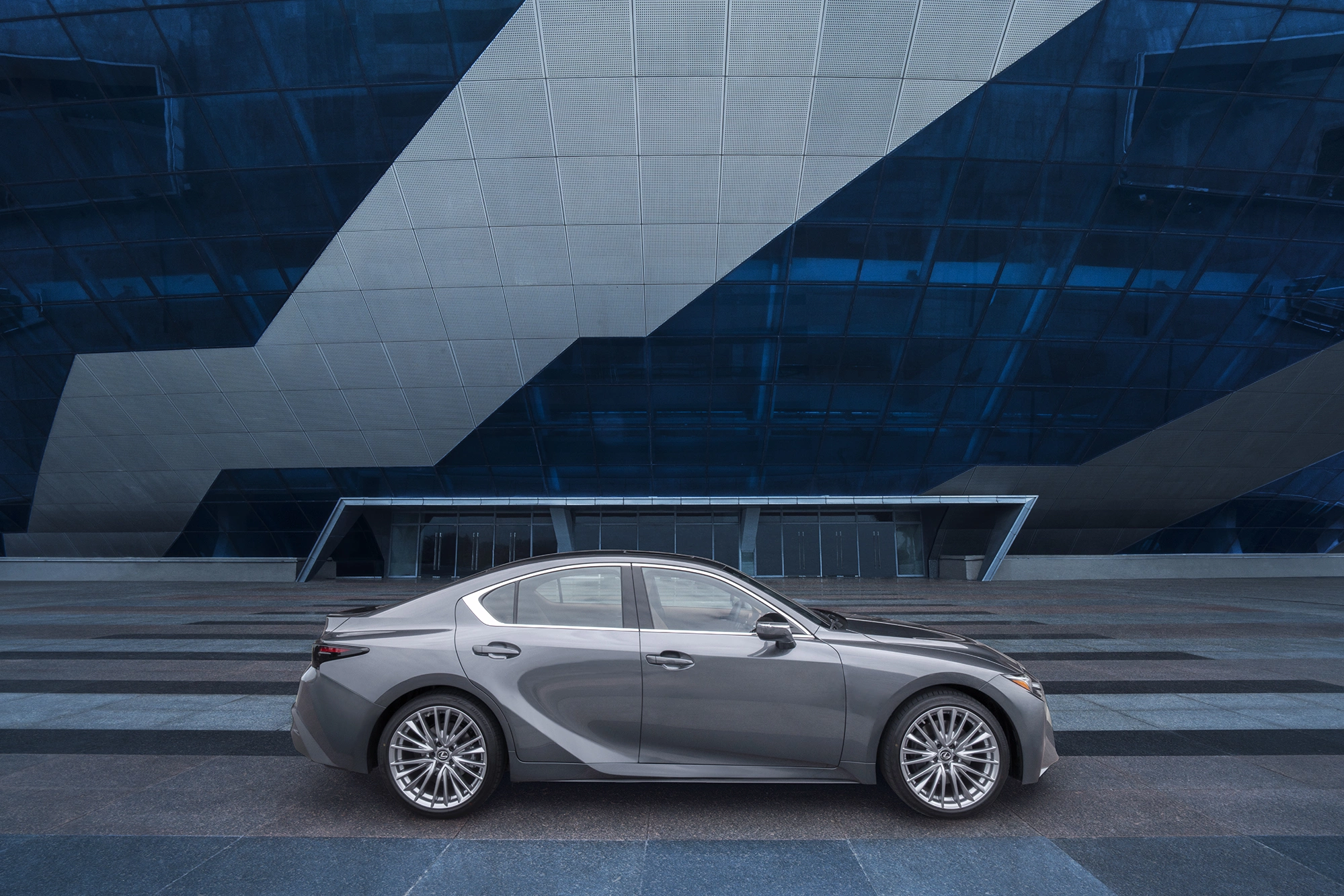 Lexus IS 2026 5