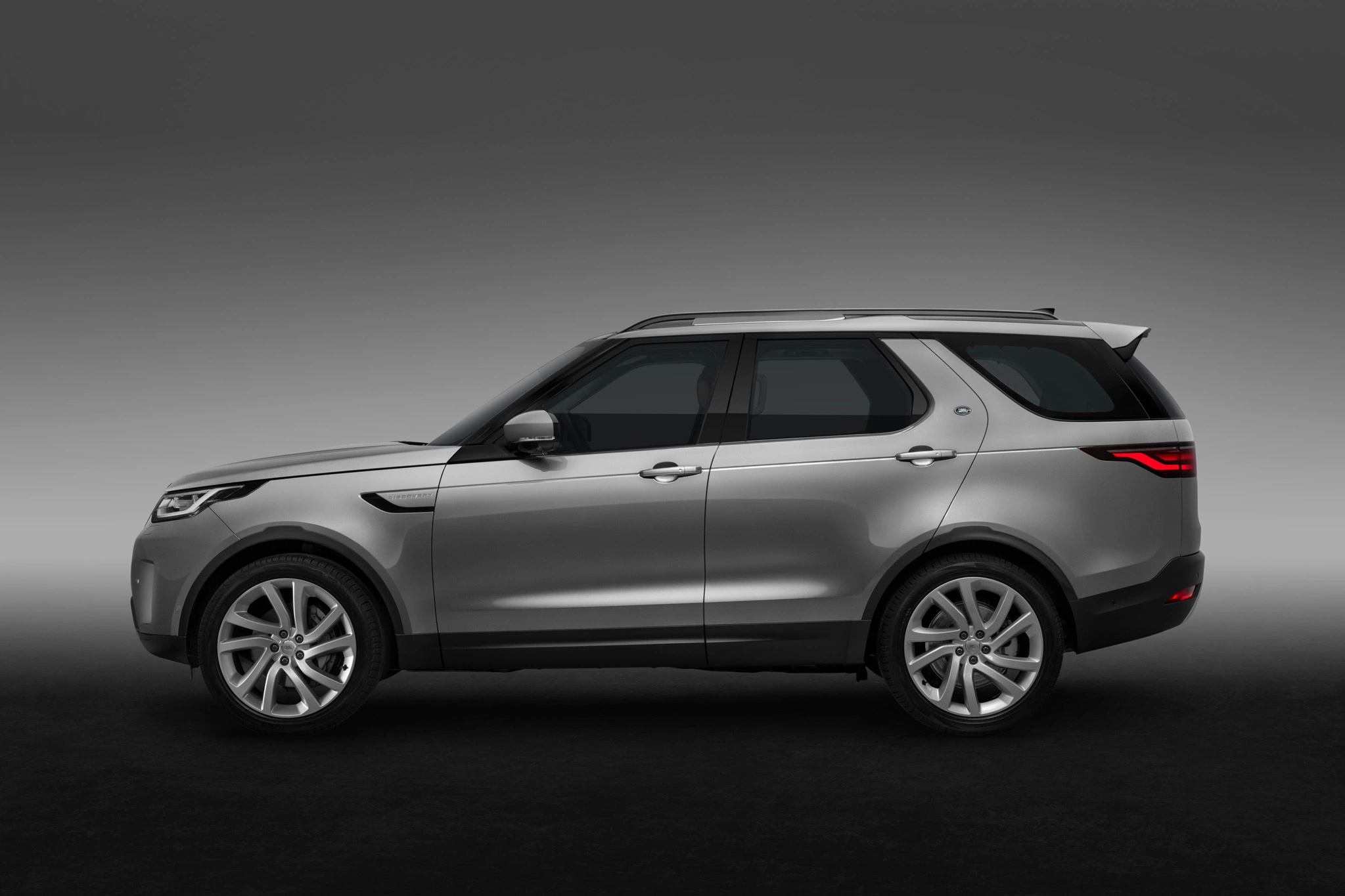 Land Rover Discovery 2026 4