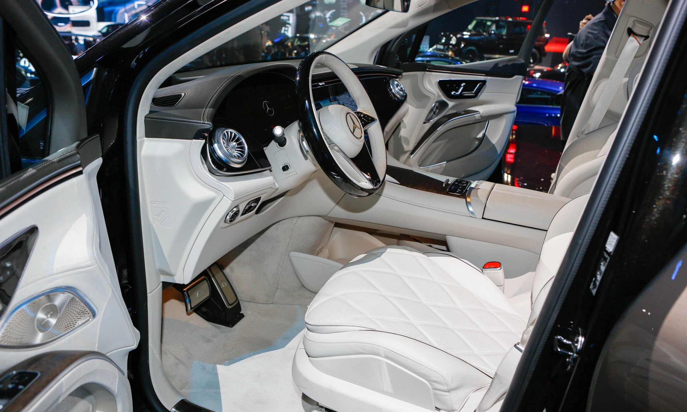 Mercedes Maybach EQS SUV 2026 19
