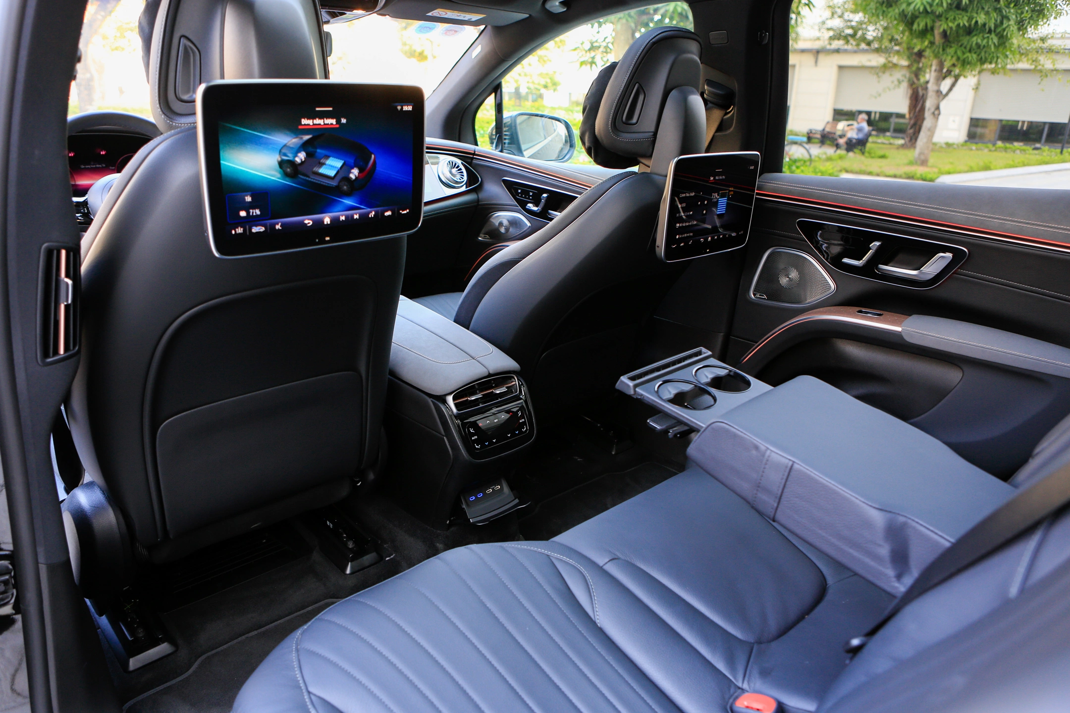 Mercedes EQS SUV 2026 28