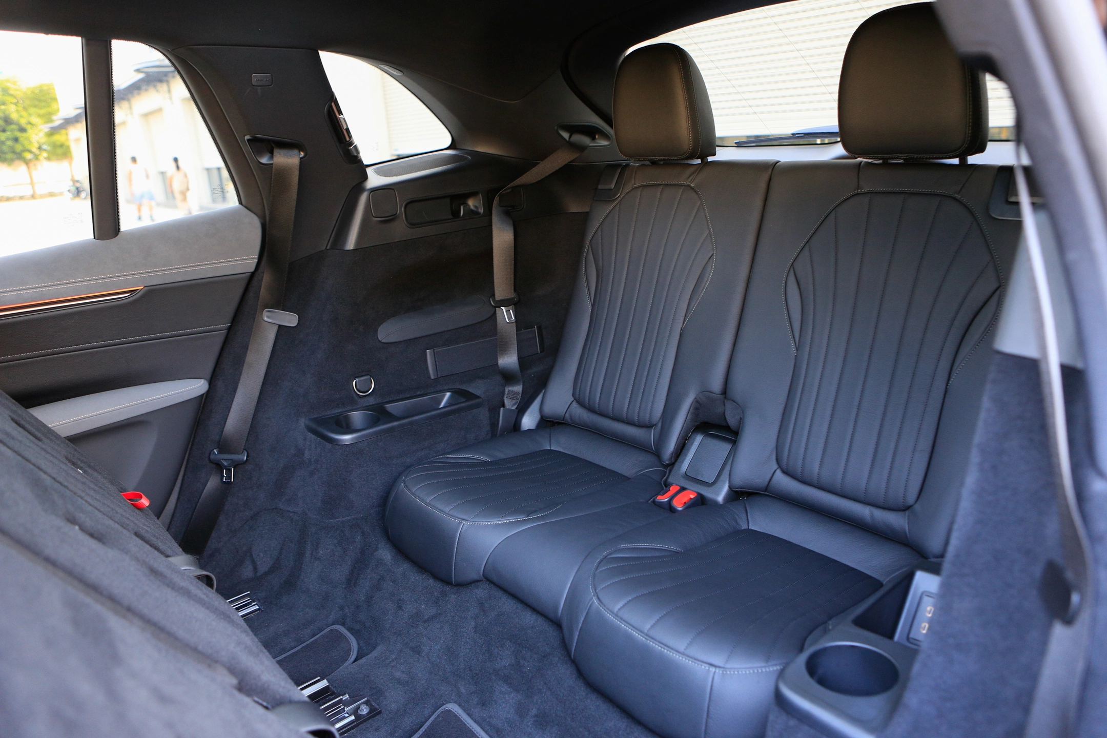 Mercedes EQS SUV 2026 34