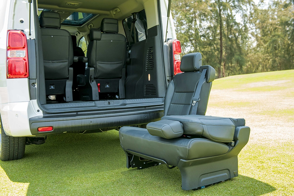 Peugeot Traveller 2026 7