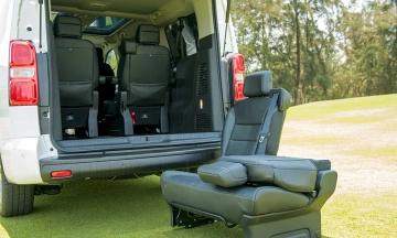 Peugeot Traveller 2026 18