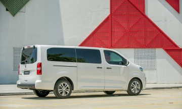 Peugeot Traveller 2026 13