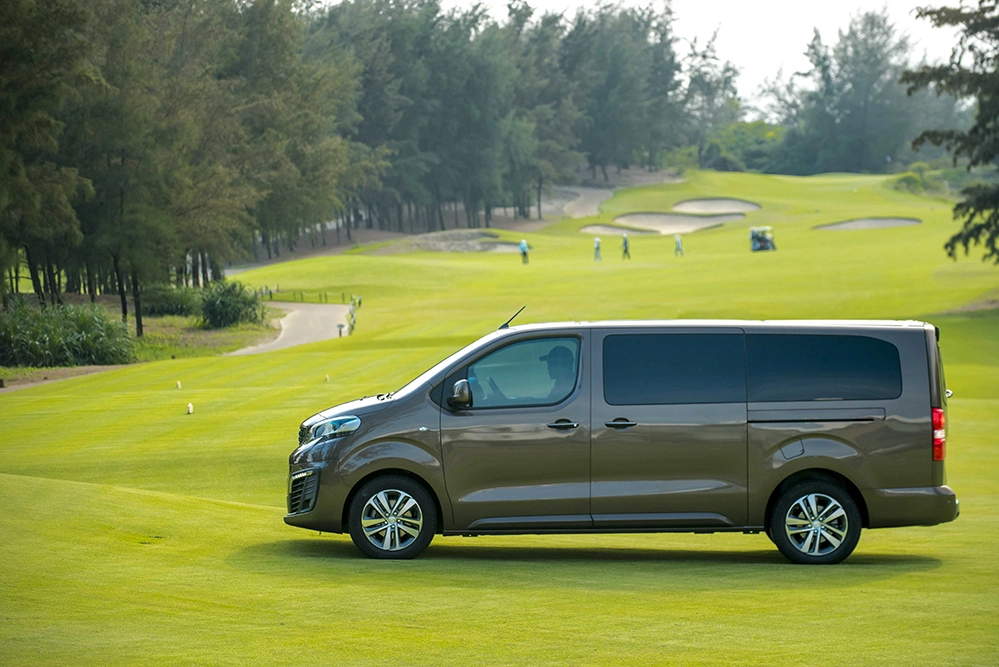 Peugeot Traveller 2026 3