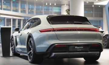 Porsche Taycan 2026 43
