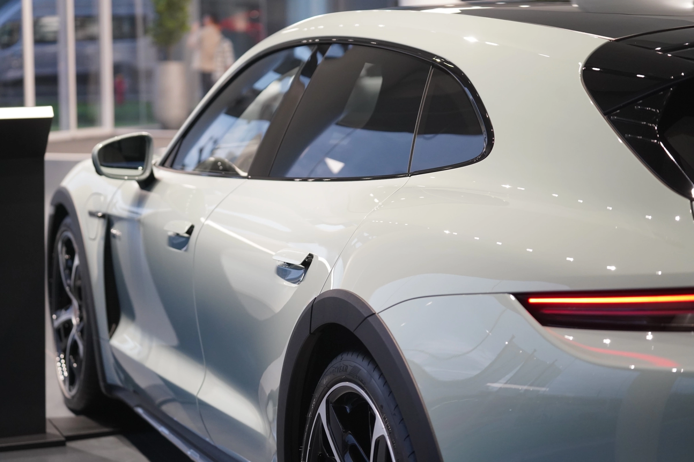 Porsche Taycan 2026 13