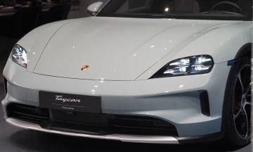 Porsche Taycan 2026 42