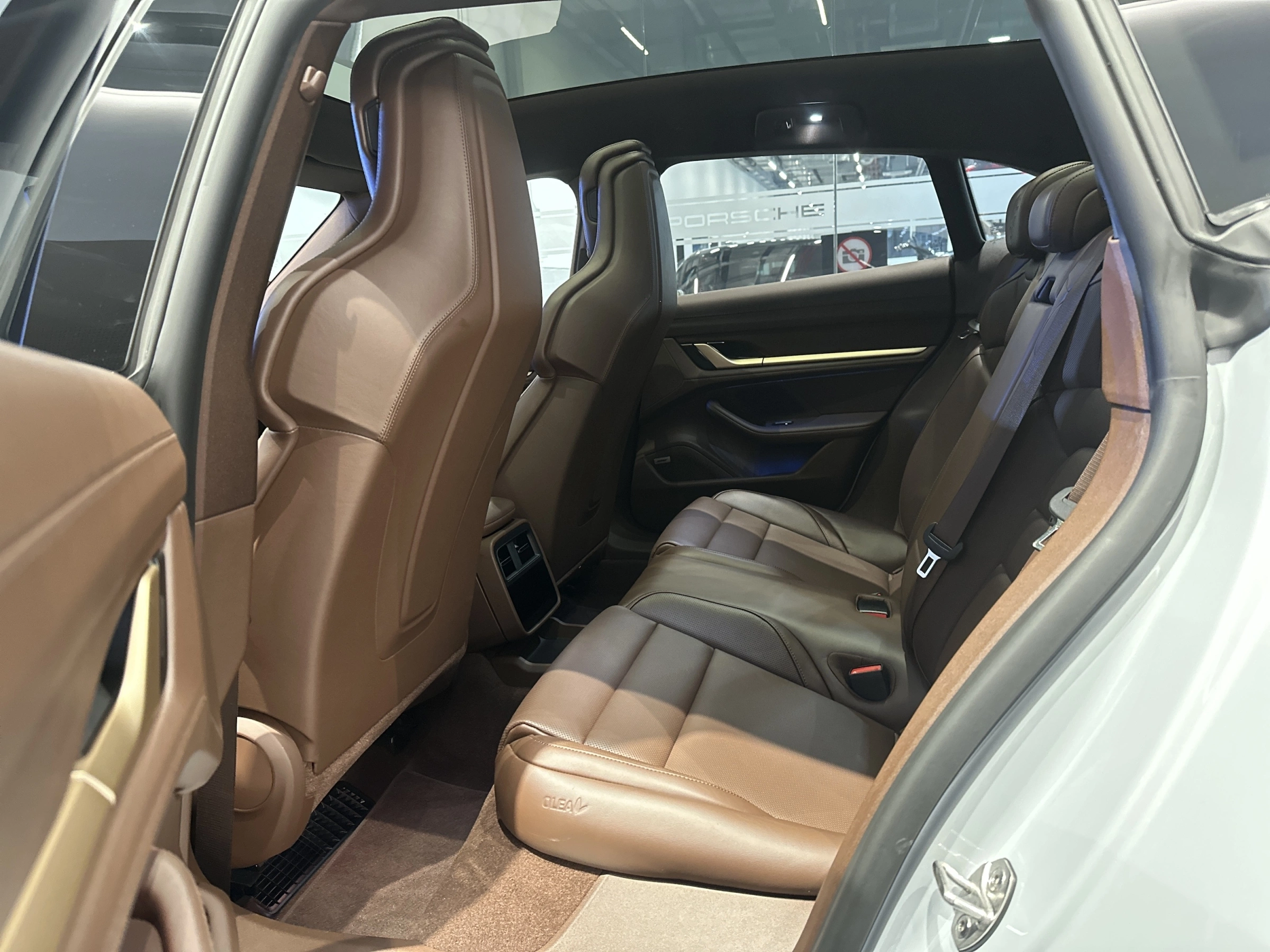 Porsche Taycan 2026 31