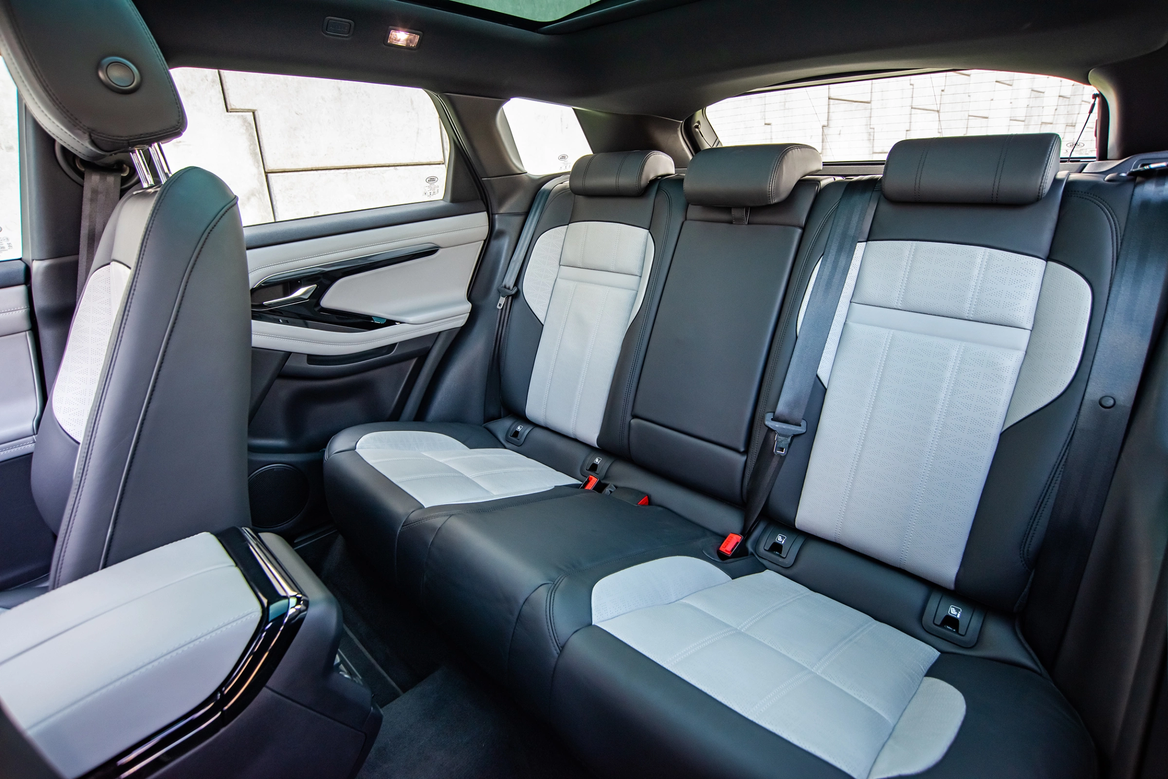 Land Rover Range Rover Evoque 2026 12